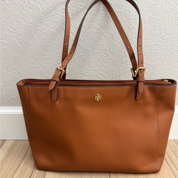 Tory Burch Handbags - Tory Burch large Emerson Tote